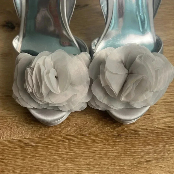 Audrey Brooke silver heels size 7 - Picture 4 of 16